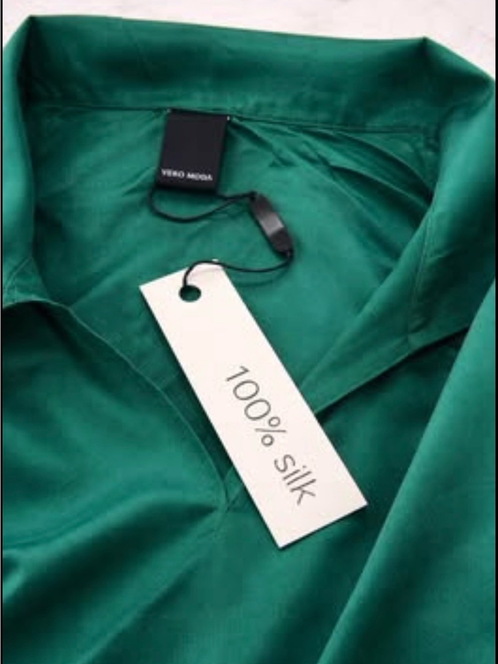 Vero Moda emerald green Silk Blouse Bow-tie neck- Size L NWT - Picture 3 of 4